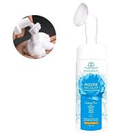 ESPUMA DE LIMPEZA FACIAL A Espuma de Limpeza Facial foi desenvolvida para proporcionar uma limpeza completa e delicada, sendo livre de detergentes pesados, ideal para o cuidado diário da pele. Sua fórmula multifuncional limpa profundamente, remove a maquiagem, purifica, suaviza, hidrata e tonifica a pele, deixando uma sensação refrescante e confortável após o uso. Conta com Vitamina C, um ativo poderoso que auxilia na luminosidade e revitalização da pele, promovendo um aspecto mais saudável e uniforme. Além disso, o produto já vem com aplicador de silicone em formato de escova, que facilita a aplicação e potencializa a limpeza facial. INFORMAÇÕES DO PRODUTO Conteúdo: 150 ml Ação: Limpeza facial completa ATIVOS Vitamina C BENEFÍCIOS Limpa profundamente sem agredir Remove maquiagem (ação demaquilante) Purifica e tonifica a pele Hidrata e suaviza Proporciona sensação refrescante Auxilia na luminosidade da pele Aplicador de silicone que potencializa a limpeza INDICAÇÃO Indicado para todos os tipos de pele que necessitam de cuidado diário.